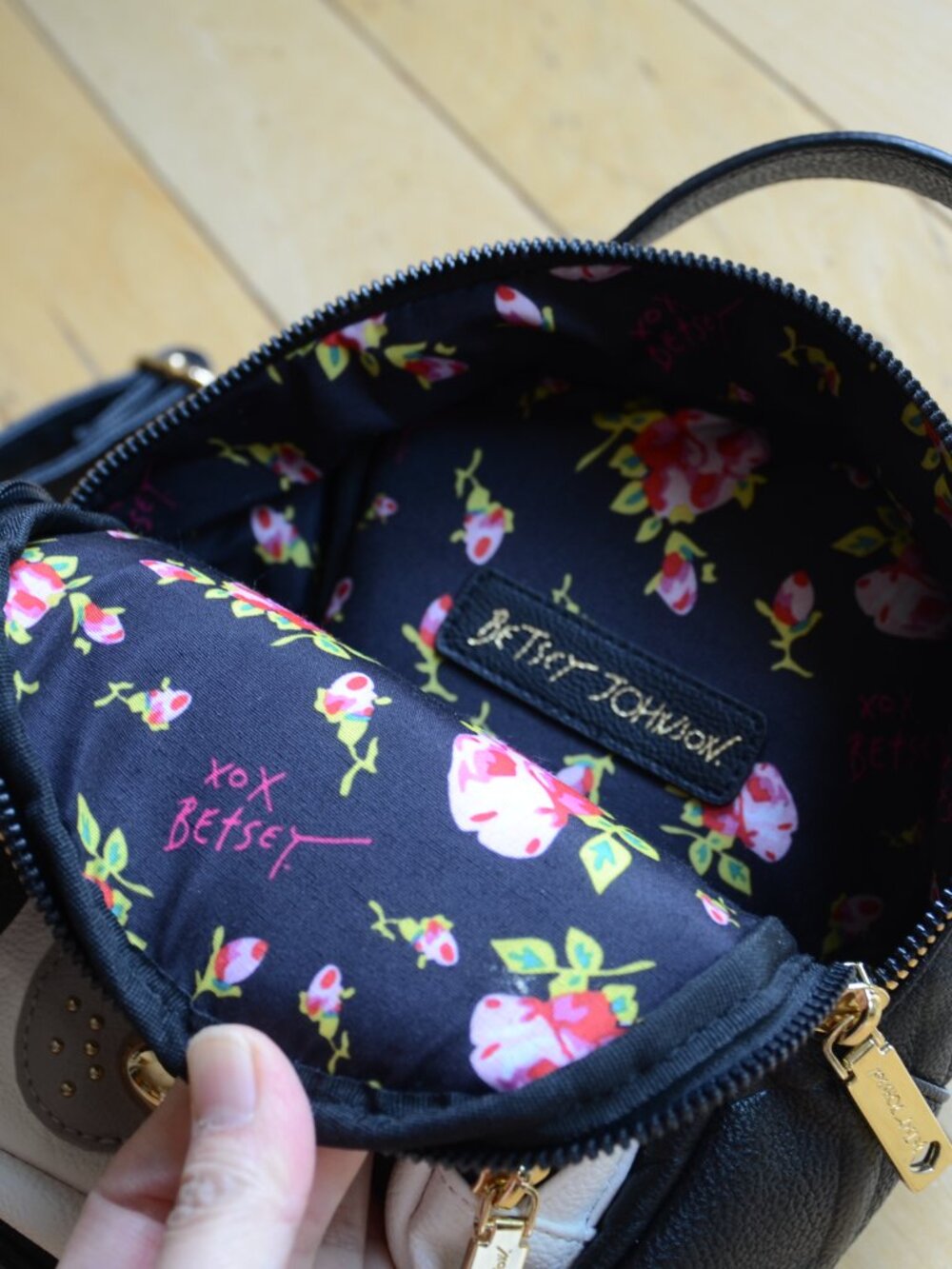 Betsey Johnson Mini Dog Face Backpack - Picture 10 of 12